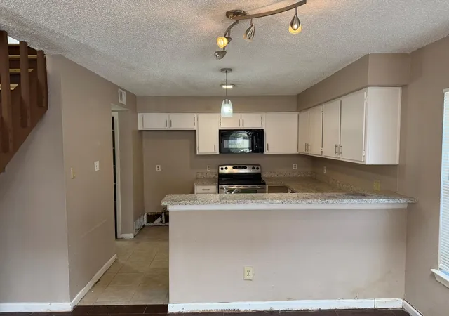 Photo 3 of Townhouse for sale at 6327 Cattails Ln, Houston, TX 77035 | MLS# 53858527 | Listing updated on 2026-09-23