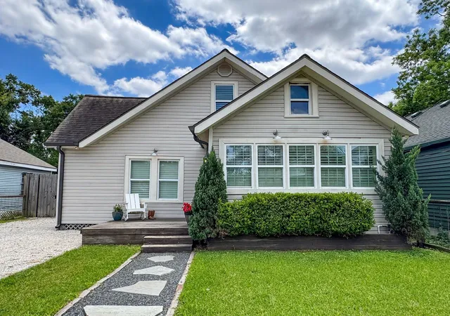 Photo 1 of Single family home for sale at 818 Wilkes St, Houston, TX 77009 | MLS# 25213314 | Listing updated on 2026-09-19