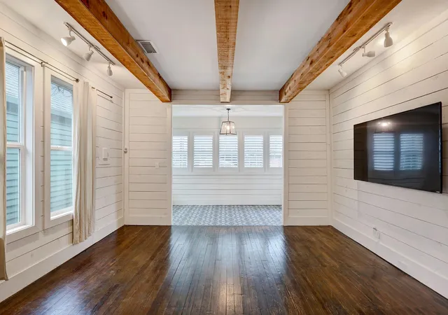 Photo 3 of Single family home for sale at 818 Wilkes St, Houston, TX 77009 | MLS# 25213314 | Listing updated on 2026-09-19