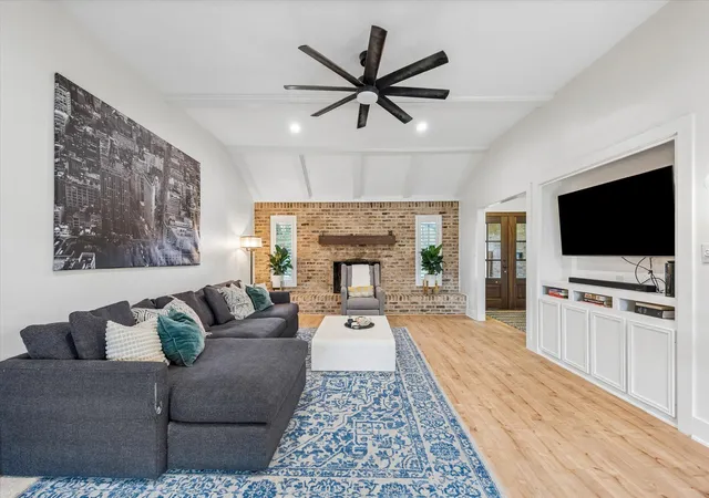 Photo 3 of Sale Pending at 10734 Bordley Dr, Houston, TX 77042 | MLS# 65126369 | Listing updated on 2026-09-19