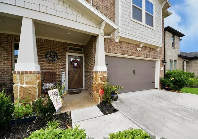 Photo 2 of Single family home for sale at 2394 Bishop Lagoon Way, La Porte, TX 77571 | MLS# 4612219 | Listing updated on 2026-09-19