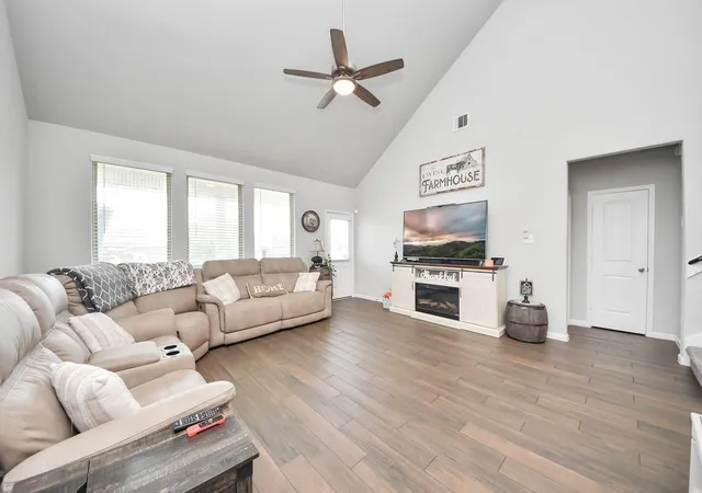 Photo 3 of Single family home for sale at 2394 Bishop Lagoon Way, La Porte, TX 77571 | MLS# 4612219 | Listing updated on 2026-09-19