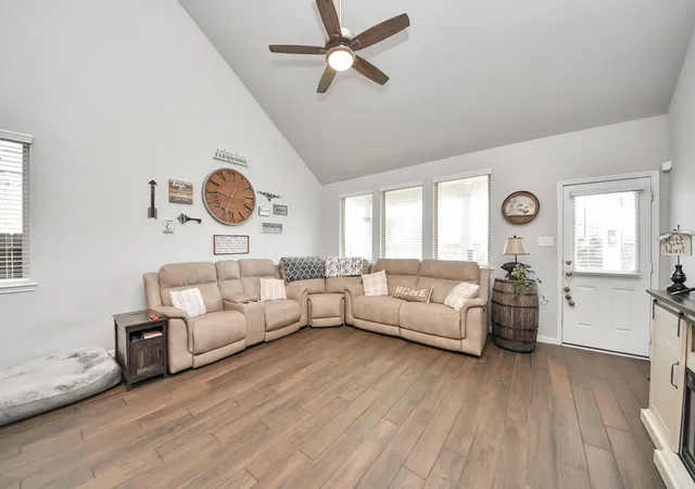 Photo 4 of Single family home for sale at 2394 Bishop Lagoon Way, La Porte, TX 77571 | MLS# 4612219 | Listing updated on 2026-09-19