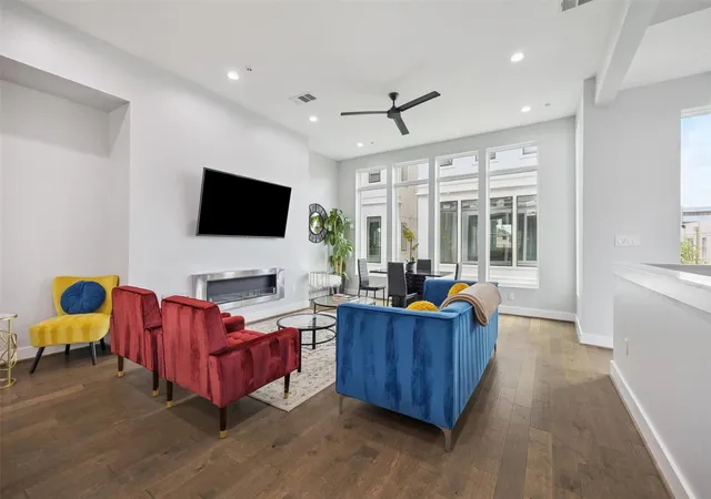 Photo 2 of Single family home for sale at 1922 Oakdale St, Houston, TX 77004 | MLS# 53980900 | Listing updated on 2026-09-24