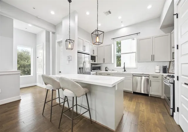 Photo 4 of Single family home for sale at 1922 Oakdale St, Houston, TX 77004 | MLS# 53980900 | Listing updated on 2026-09-24