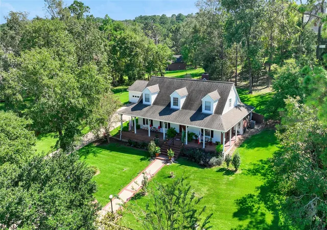 Photo 2 of Single family home for sale at 220 Lake Oaks Blvd, Coldspring, TX 77331 | MLS# 18332030 | Listing updated on 2026-10-03