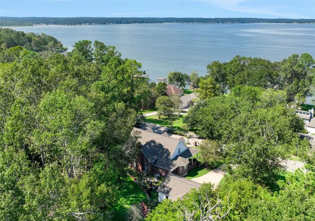Photo 3 of Single family home for sale at 220 Lake Oaks Blvd, Coldspring, TX 77331 | MLS# 18332030 | Listing updated on 2026-10-03