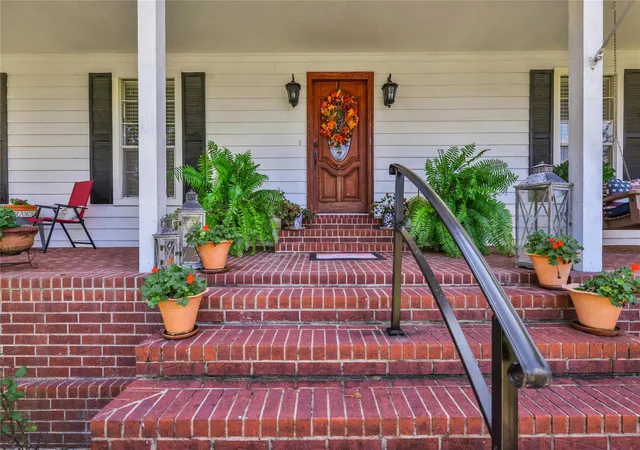 Photo 4 of Single family home for sale at 220 Lake Oaks Blvd, Coldspring, TX 77331 | MLS# 18332030 | Listing updated on 2026-10-03