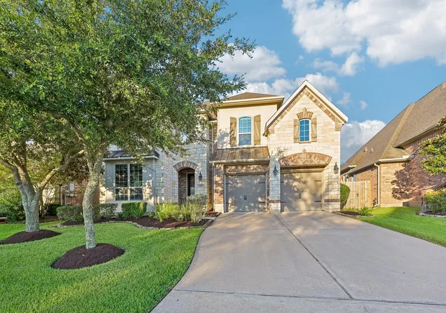 Photo 1 of Sale Pending at 1516 Richland Holw Ln, Friendswood, TX 77546 | MLS# 70345498 | Listing updated on 2026-09-16