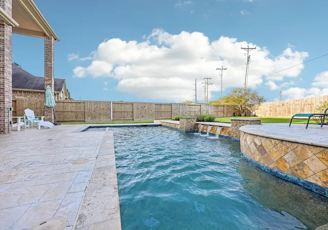 Photo 2 of Sale Pending at 1516 Richland Holw Ln, Friendswood, TX 77546 | MLS# 70345498 | Listing updated on 2026-09-16