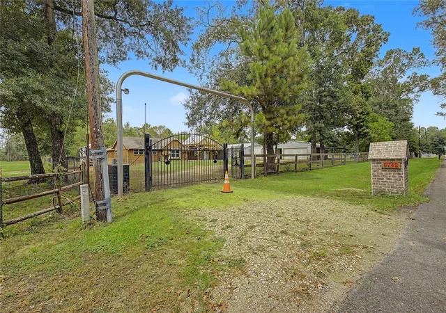 Photo 3 of Single family home for sale at 6742 Dusty Ln, Conroe, TX 77306 | MLS# 68313316 | Listing updated on 2026-09-10