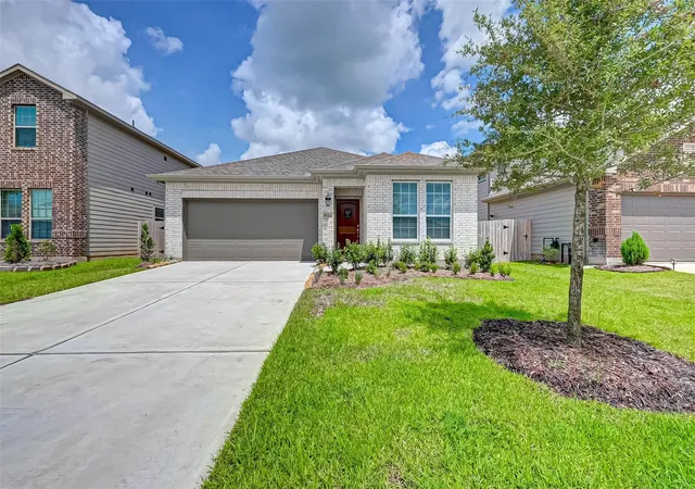 Photo 3 of Single family home for sale at 8022 Pinebrook Arbor Ct, Richmond, TX 77407 | MLS# 18319326 | Listing updated on 2026-09-10