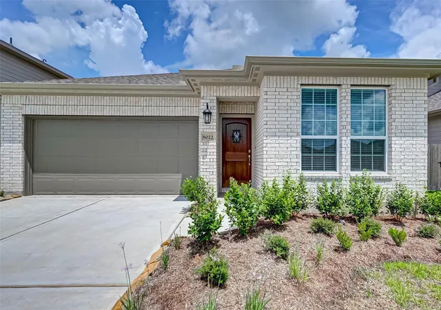 Photo 3 of Single family home for sale at 8022 Pinebrook Arbor Ct, Richmond, TX 77407 | MLS# 18319326 | Listing updated on 2026-09-10