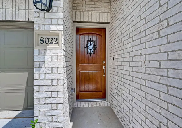 Photo 4 of Single family home for sale at 8022 Pinebrook Arbor Ct, Richmond, TX 77407 | MLS# 18319326 | Listing updated on 2026-09-10