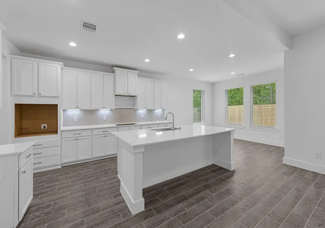 Photo 3 of Single family home for sale at 2136 Golden Spruce Ct, Conroe, TX 77301 | MLS# 5069698 | Listing updated on 2026-09-20