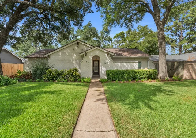 Photo 1 of Single family home for sale at 11418 Valley Strm Dr, Houston, TX 77043 | MLS# 17321004 | Listing updated on 2026-10-07