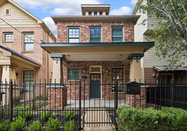 Photo 2 of Single family home for sale at 5303 Nett St #B, Houston, TX 77007 | MLS# 98449790 | Listing updated on 2026-09-11