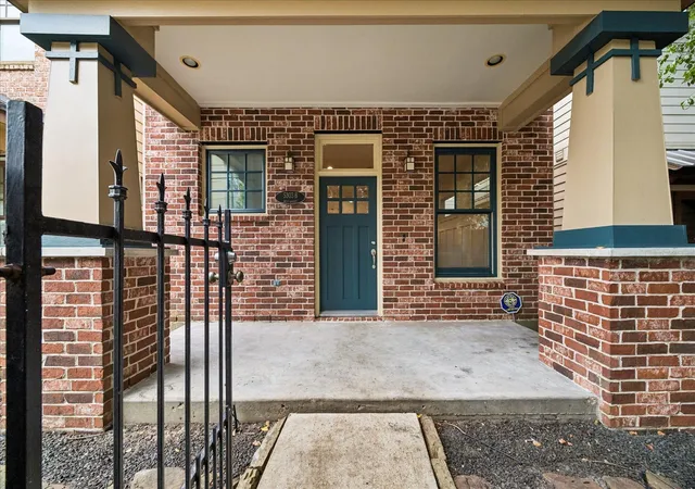 Photo 4 of Single family home for sale at 5303 Nett St #B, Houston, TX 77007 | MLS# 98449790 | Listing updated on 2026-09-11