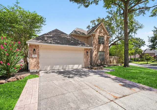 Photo 2 of Single family home for sale at 1715 Mills Crk Ct, Kingwood, TX 77339 | MLS# 10464487 | Listing updated on 2026-10-07