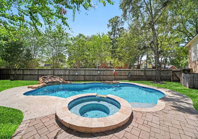 Photo 3 of Single family home for sale at 1715 Mills Crk Ct, Kingwood, TX 77339 | MLS# 10464487 | Listing updated on 2026-10-07