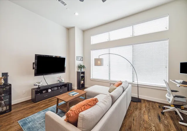Photo 3 of Townhouse for sale at 52 N Hutcheson St, Houston, TX 77003 | MLS# 96175973 | Listing updated on 2026-09-12