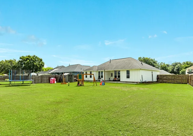 Photo 2 of Single family home for sale at 414 Burning Tree Ln, West Columbia, TX 77486 | MLS# 4643313 | Listing updated on 2026-09-26