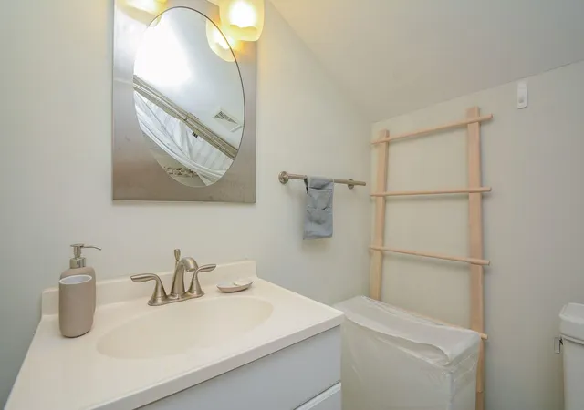 Photo 4 of Single family home for sale at 9906 Cedardale Dr, Houston, TX 77055 | MLS# 13610025 | Listing updated on 2026-09-13