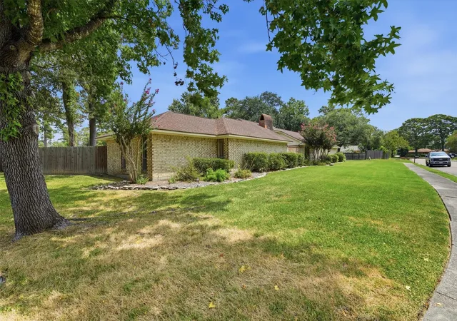 Photo 3 of Sale Pending at 3508 Camelot St, Baytown, TX 77521 | MLS# 42985793 | Listing updated on 2026-09-28