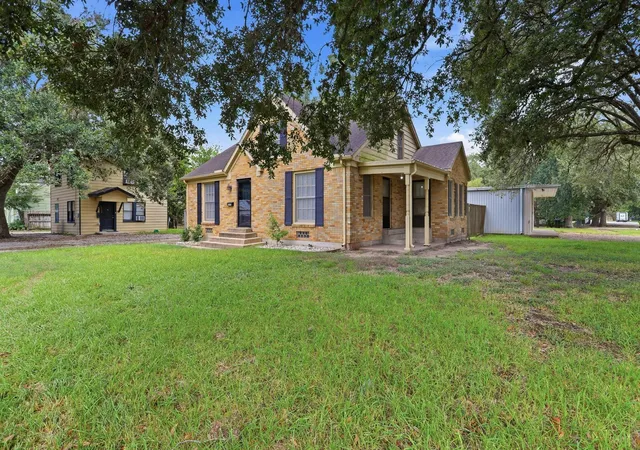 Photo 3 of Multi family home for sale at 2313 Ave L, Rosenberg, TX 77471 | MLS# 36758291 | Listing updated on 2026-09-25