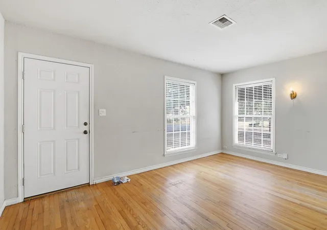 Listing Photo 4 - Condo for sale in building located at 2313th Ave L, Rosenberg, TX 77471