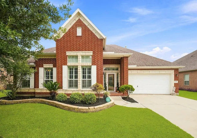 Single family home for sale at 12418 Emerald Ln, Mont Belvieu, TX 77535 | MLS# 97755475