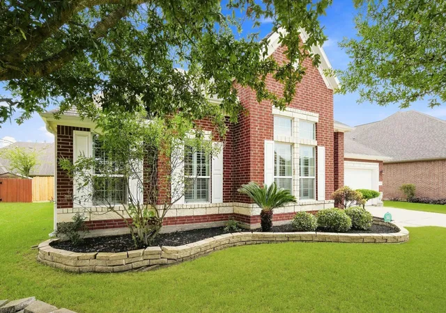 Photo 2 of Single family home for sale at 12418 Emerald Ln, Mont Belvieu, TX 77535 | MLS# 97755475 | Listing updated on 2026-09-08