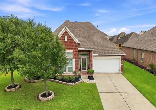 Photo 2 of Single family home for sale at 12418 Emerald Ln, Mont Belvieu, TX 77535 | MLS# 97755475 | Listing updated on 2026-09-08