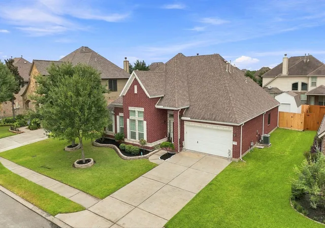 Photo 3 of Single family home for sale at 12418 Emerald Ln, Mont Belvieu, TX 77535 | MLS# 97755475 | Listing updated on 2026-09-08