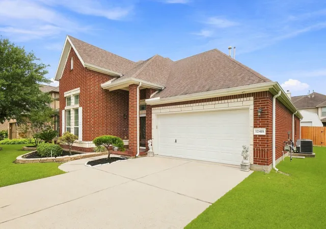 Photo 4 of Single family home for sale at 12418 Emerald Ln, Mont Belvieu, TX 77535 | MLS# 97755475 | Listing updated on 2026-09-08