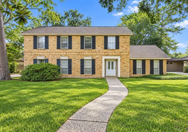 Photo 3 of Single family home for sale at 17607 Cassina Dr, Spring, TX 77388 | MLS# 24443868 | Listing updated on 2026-10-07