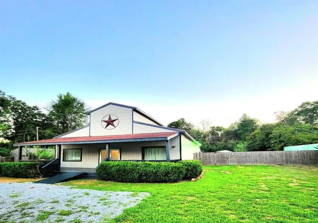 Photo 3 of Single family home for sale at 9733 Us Hwy 190 W, Livingston, TX 77351 | MLS# 54898488 | Listing updated on 2026-10-02