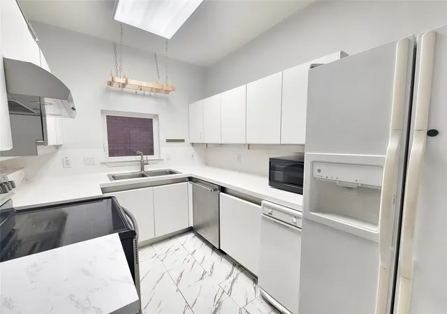 Photo 3 of Condo for sale at 4004 Montrose Blvd #17D, Houston, TX 77006 | MLS# 68803586 | Listing updated on 2026-09-11