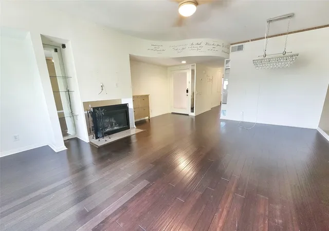 Photo 4 of Condo for sale at 4004 Montrose Blvd #17D, Houston, TX 77006 | MLS# 68803586 | Listing updated on 2026-09-11