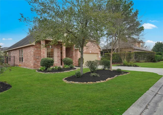 Photo 2 of Single family home for sale at 10 Tallgrass Way, Spring, TX 77389 | MLS# 60454890 | Listing updated on 2026-09-11