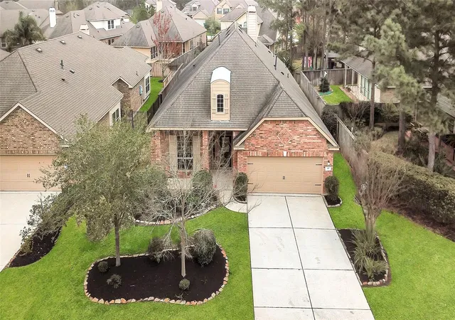 Photo 3 of Single family home for sale at 10 Tallgrass Way, Spring, TX 77389 | MLS# 60454890 | Listing updated on 2026-09-11