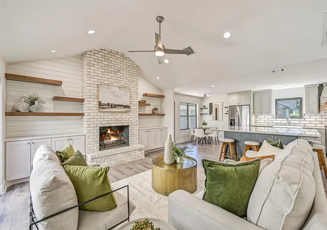Photo 2 of Single family home for sale at 921 Falling Leaf Dr, Friendswood, TX 77546 | MLS# 11361480 | Listing updated on 2026-10-02