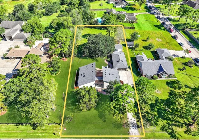 Photo 4 of Single family home for sale at 921 Falling Leaf Dr, Friendswood, TX 77546 | MLS# 11361480 | Listing updated on 2026-10-02
