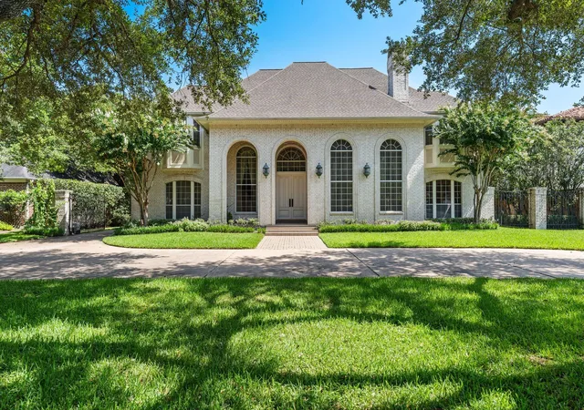 Photo 1 of Single family home for sale at 5318 Valerie St, Bellaire, TX 77401 | MLS# 85886066 | Listing updated on 2026-09-04