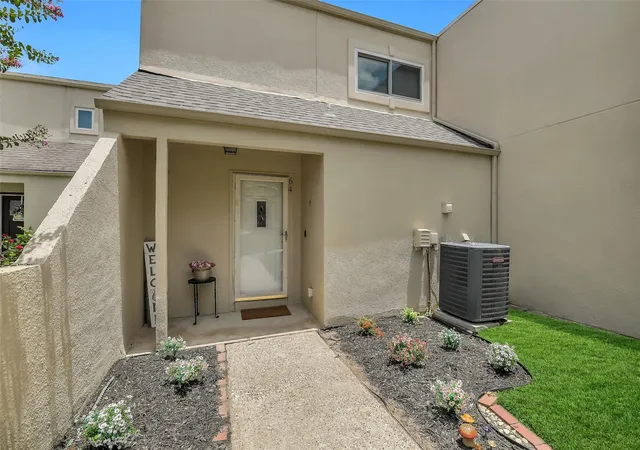 Photo 3 of Townhouse for sale at 64 April Hl, Montgomery, TX 77356 | MLS# 38094044 | Listing updated on 2026-09-04