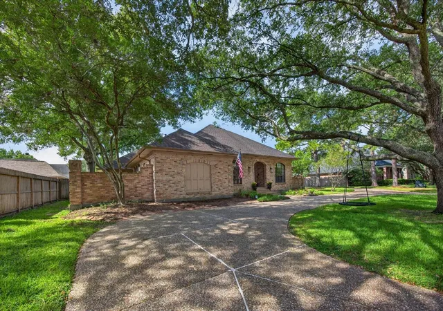 Photo 4 of Sale Pending at 19815 Gulfwind Ct, Houston, TX 77094 | MLS# 32616915 | Listing updated on 2026-09-03