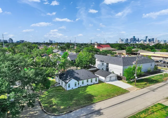 Photo 2 of Single family home for sale at 3143 Oakdale St, Houston, TX 77004 | MLS# 42622869 | Listing updated on 2026-09-08