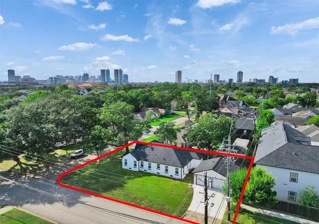 Photo 3 of Single family home for sale at 3143 Oakdale St, Houston, TX 77004 | MLS# 42622869 | Listing updated on 2026-09-08