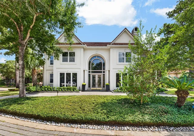 Photo 3 of Sale Pending at 2 W Terrace Dr, Houston, TX 77007 | MLS# 30625533 | Listing updated on 2026-09-15