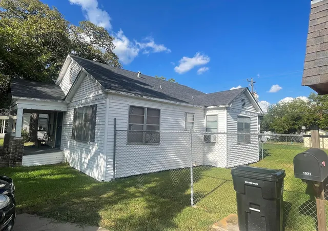 Photo 3 of Single family home for sale at 1017 7th Street, Rosenberg, TX 77471 | MLS# 69550360 | Listing updated on 2026-09-11